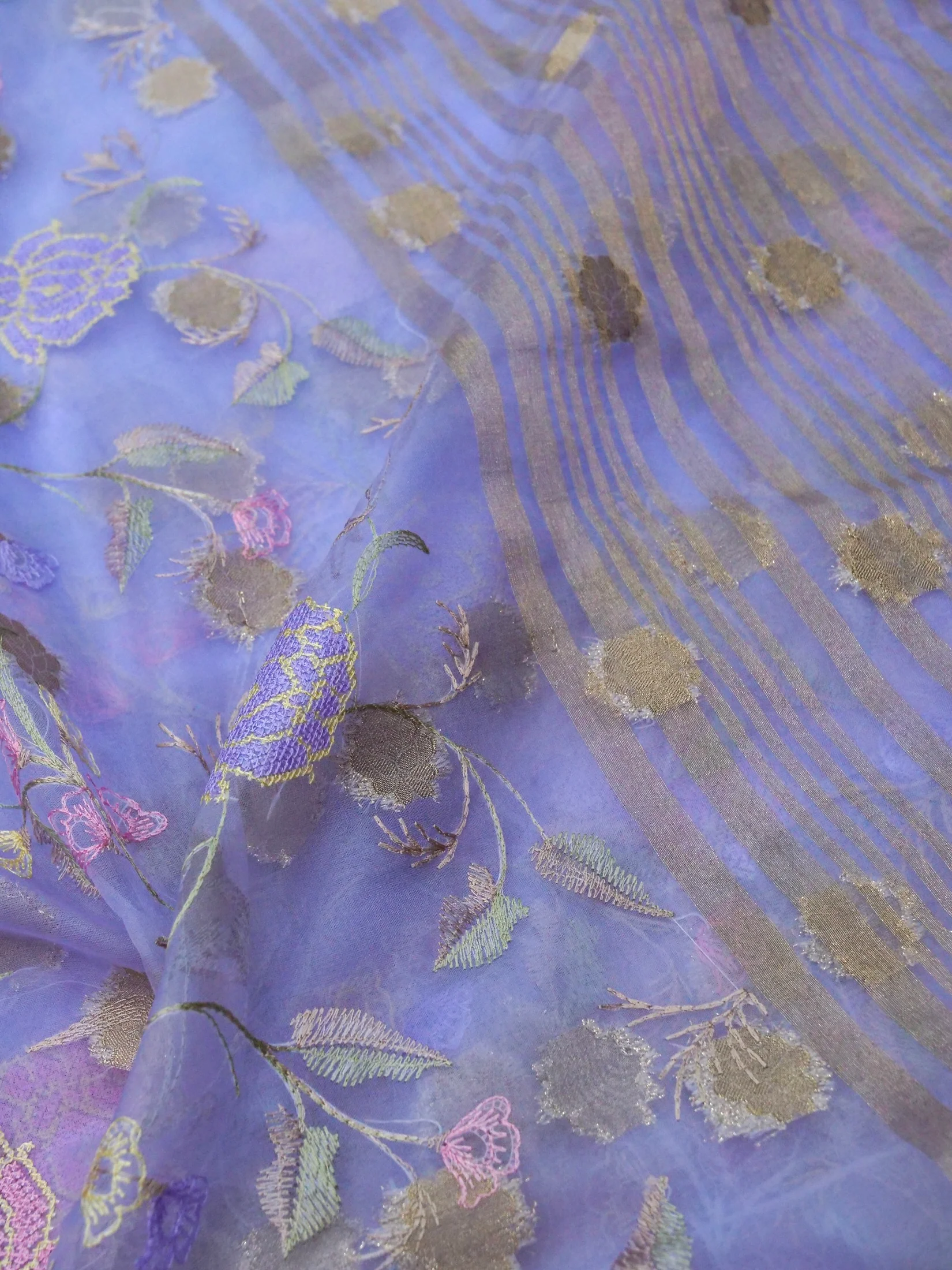 Lavender Banarasi Organza Embroidered Saree - Image 4